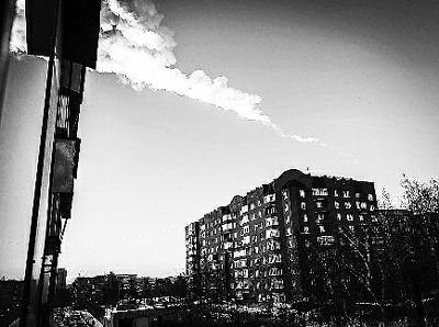 陨石划过天空留下的痕迹 