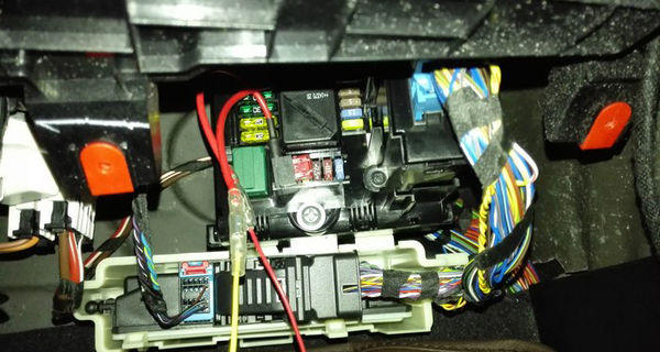 如何为宝马X3安装隐藏行车记录仪