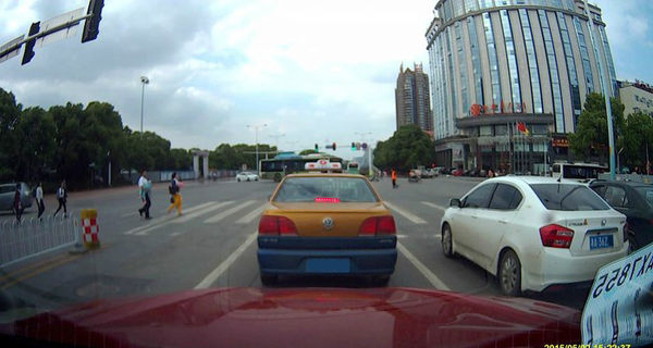 如何为宝马X3安装隐藏行车记录仪