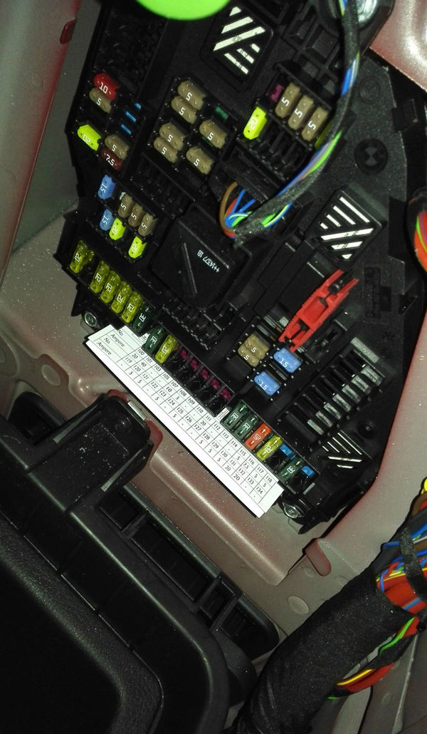 如何为宝马X3安装隐藏行车记录仪