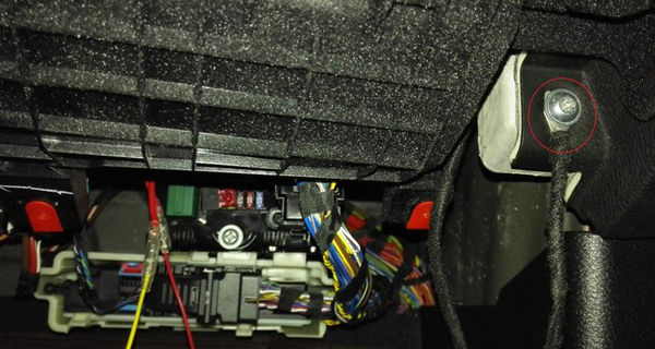 如何为宝马X3安装隐藏行车记录仪