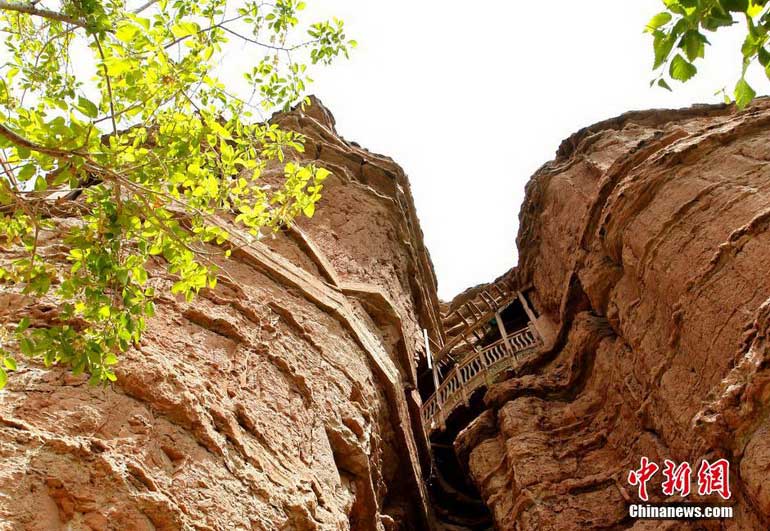 高清：探访中国第二大悬空寺 青海西宁北禅寺
